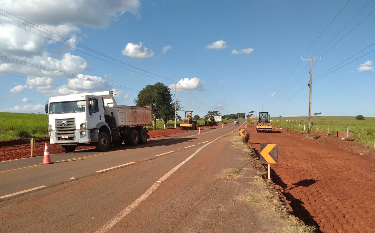 Serviços do novo trevo rodoviário entre Porto Rico e São Pedro do Paraná