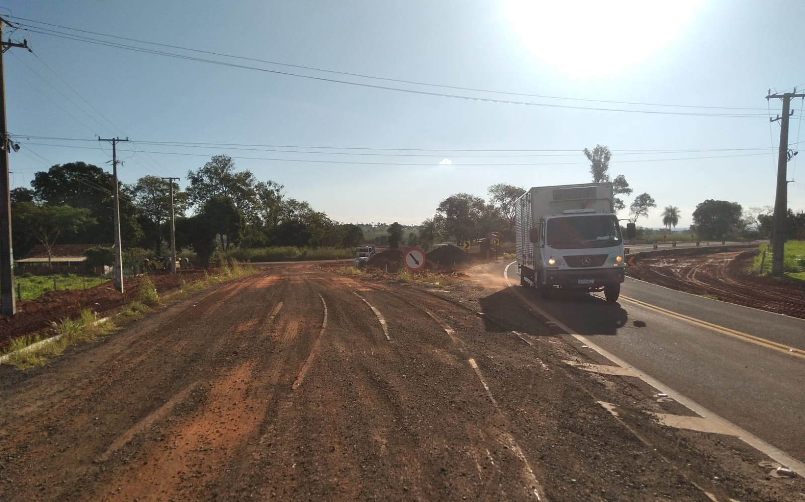 Serviços do novo trevo rodoviário entre Porto Rico e São Pedro do Paraná