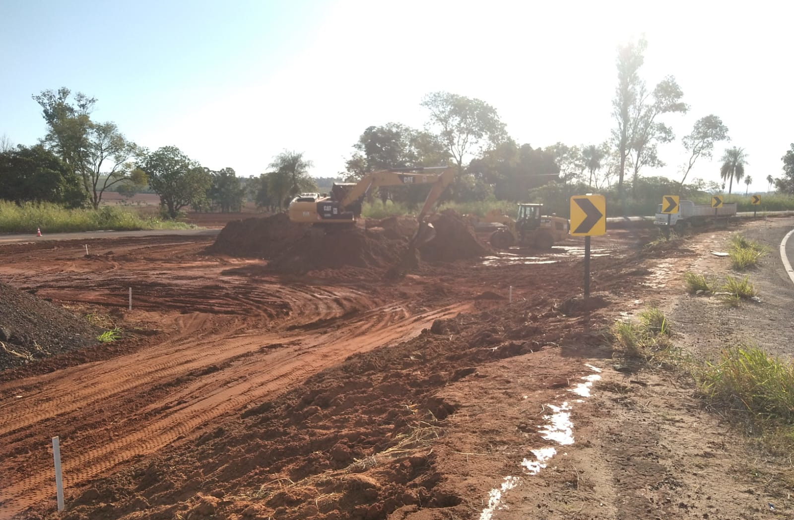 Serviços do novo trevo rodoviário entre Porto Rico e São Pedro do Paraná