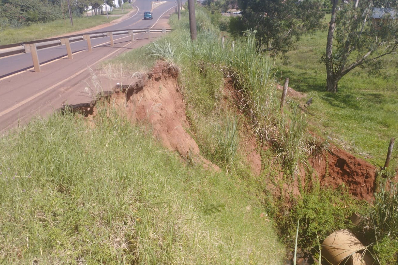 PR-436 em Ribeirão do Pinhal, local do bueiro danificado