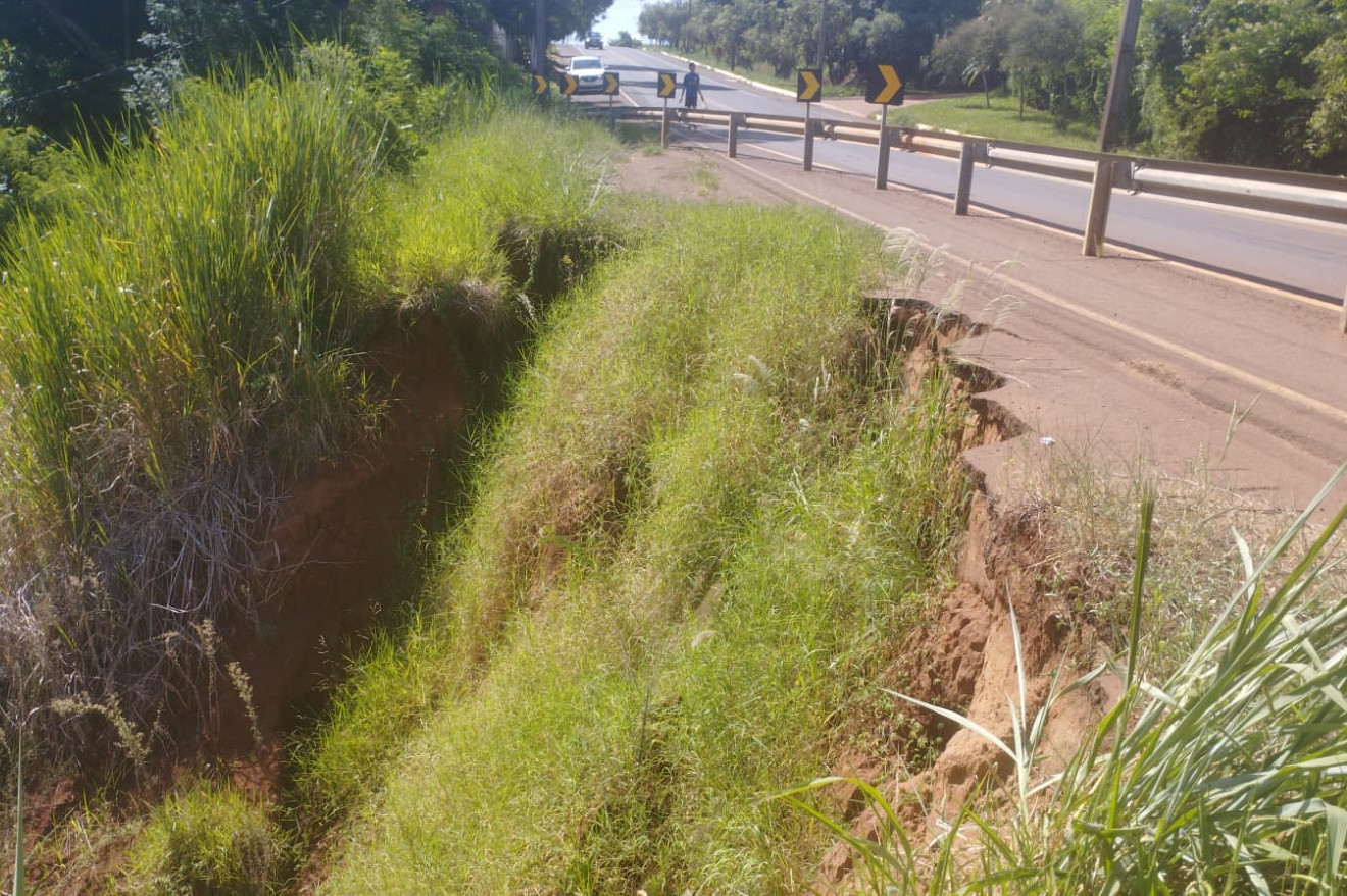 PR-436 em Ribeirão do Pinhal, local do bueiro danificado