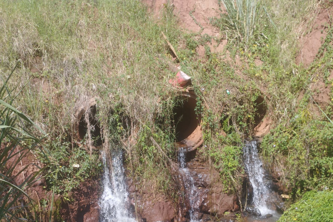 PR-436 em Ribeirão do Pinhal, local do bueiro danificado