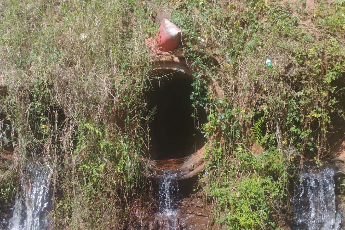 PR-436 em Ribeirão do Pinhal, local do bueiro danificado