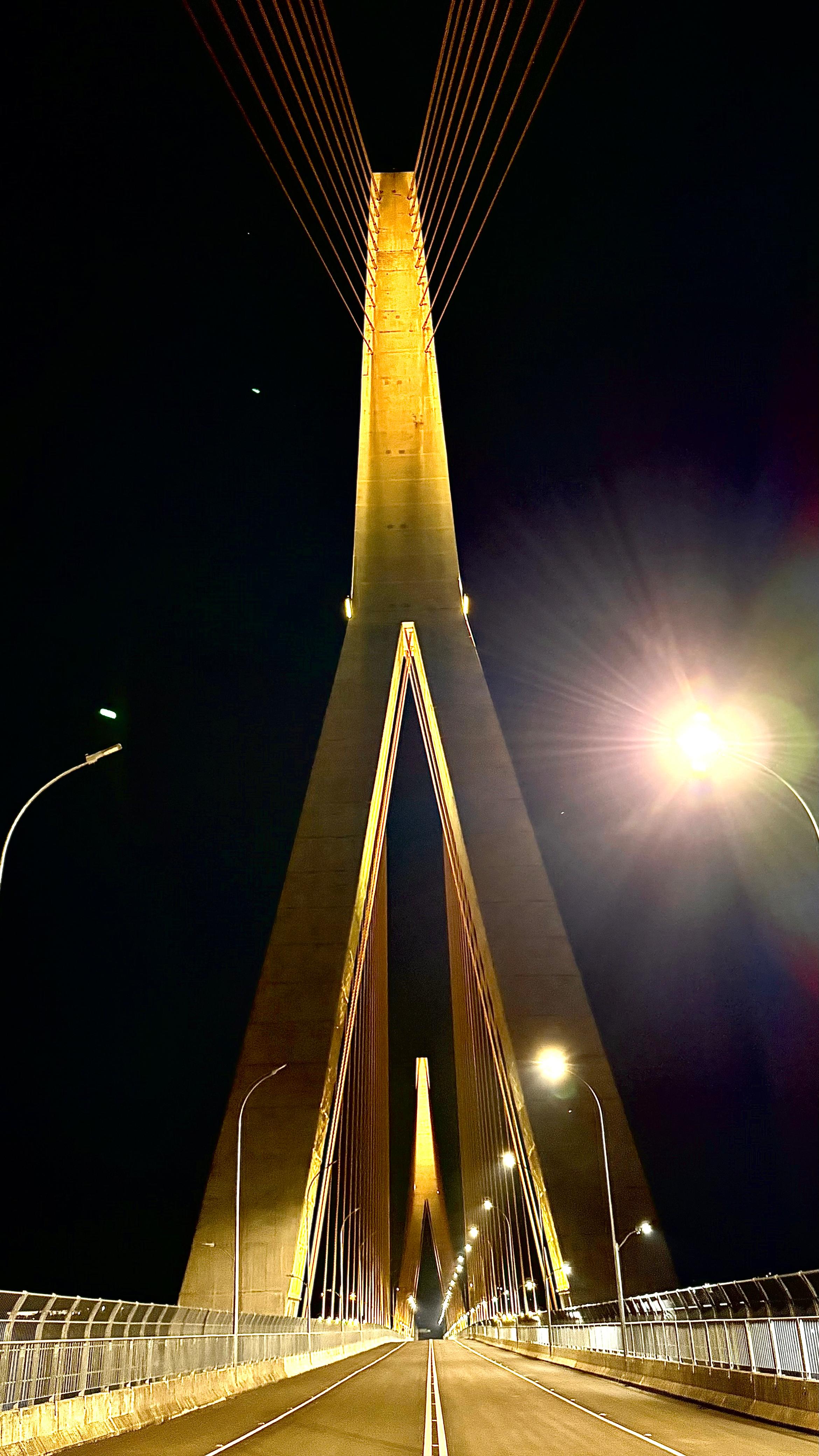 Ponte da Integração Brasil - Paraguai iluminada no Setembro Amarelo