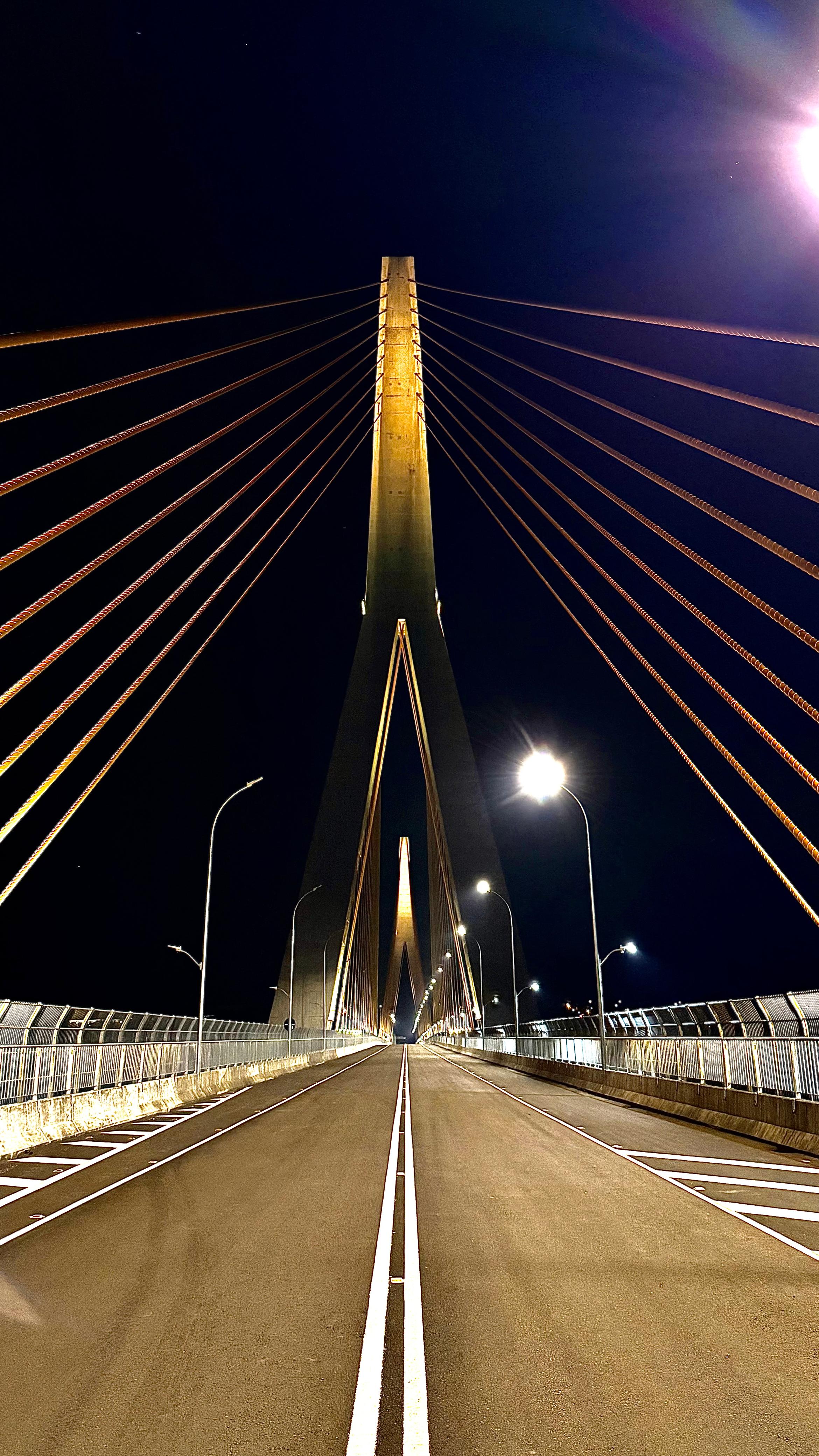 Ponte da Integração Brasil - Paraguai iluminada no Setembro Amarelo