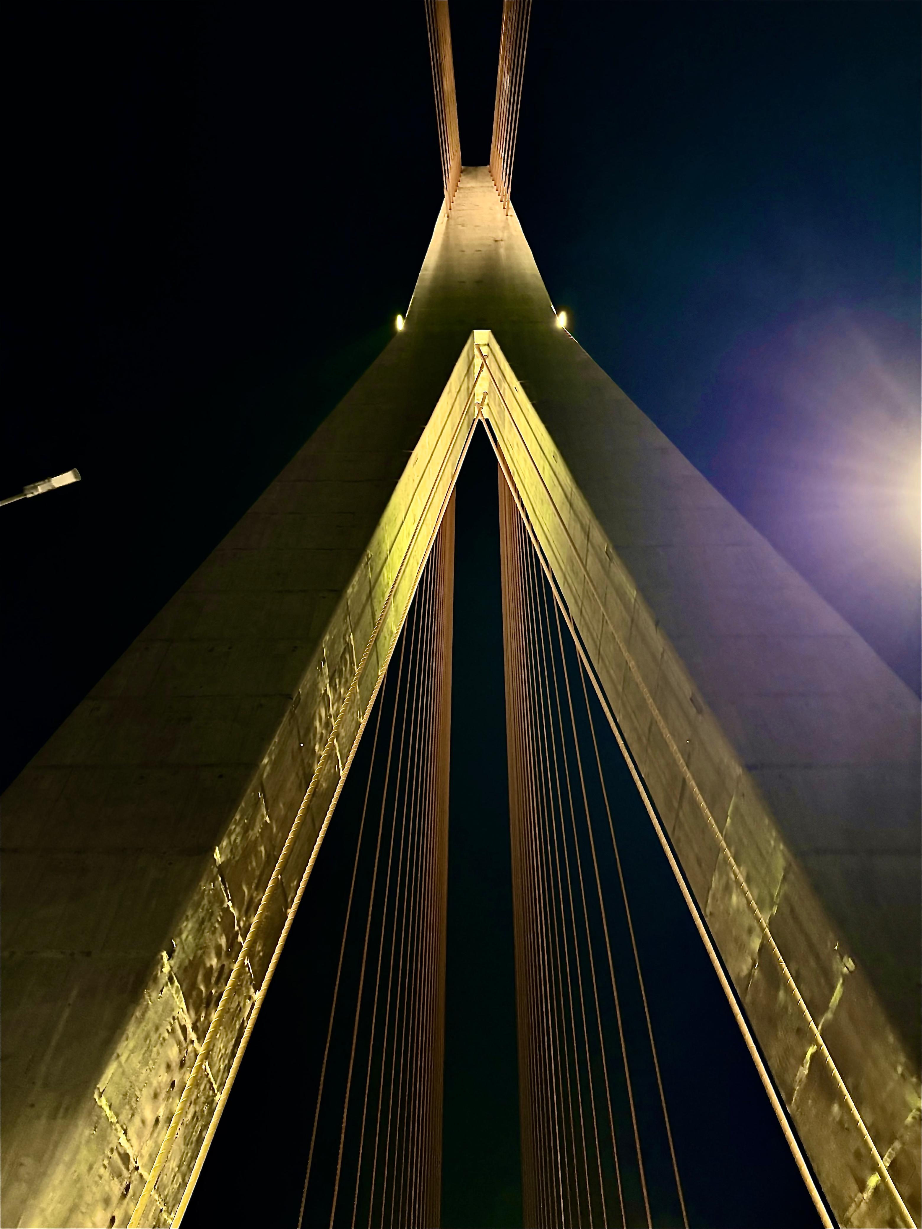 Ponte da Integração Brasil - Paraguai iluminada no Setembro Amarelo