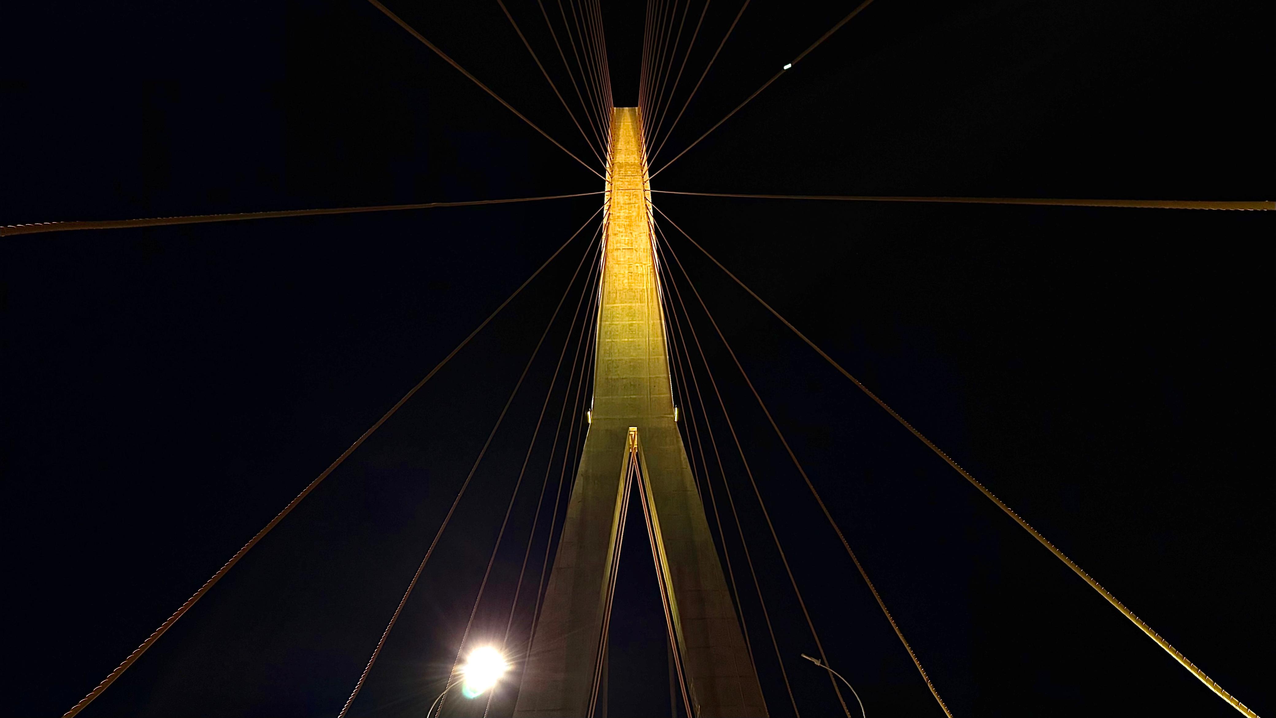Ponte da Integração Brasil - Paraguai iluminada no Setembro Amarelo