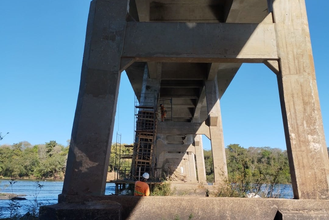 PR-317 obra de recuperação da ponte do Rio Ivaí entre Floresta e Engenheiro Beltrão