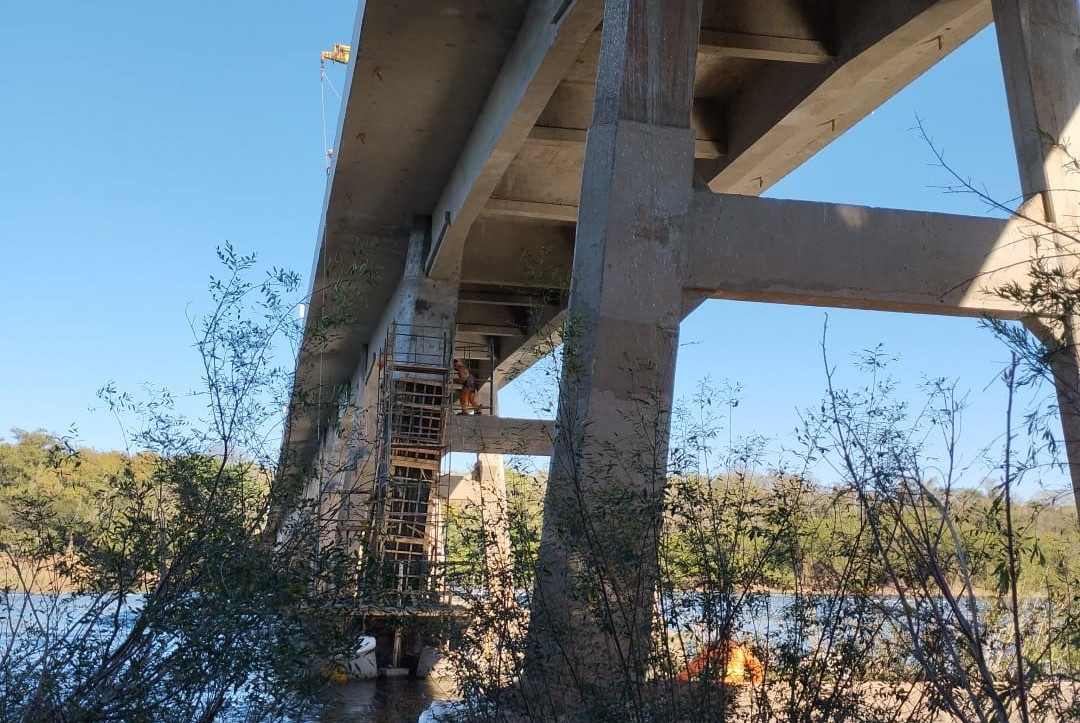 PR-317 obra de recuperação da ponte do Rio Ivaí entre Floresta e Engenheiro Beltrão