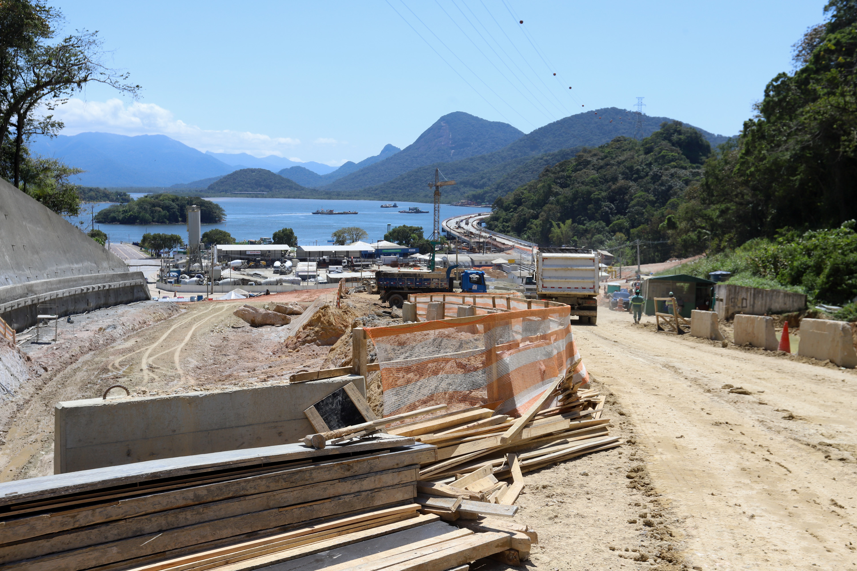 Obras da ponte de Guaratuba e acessos