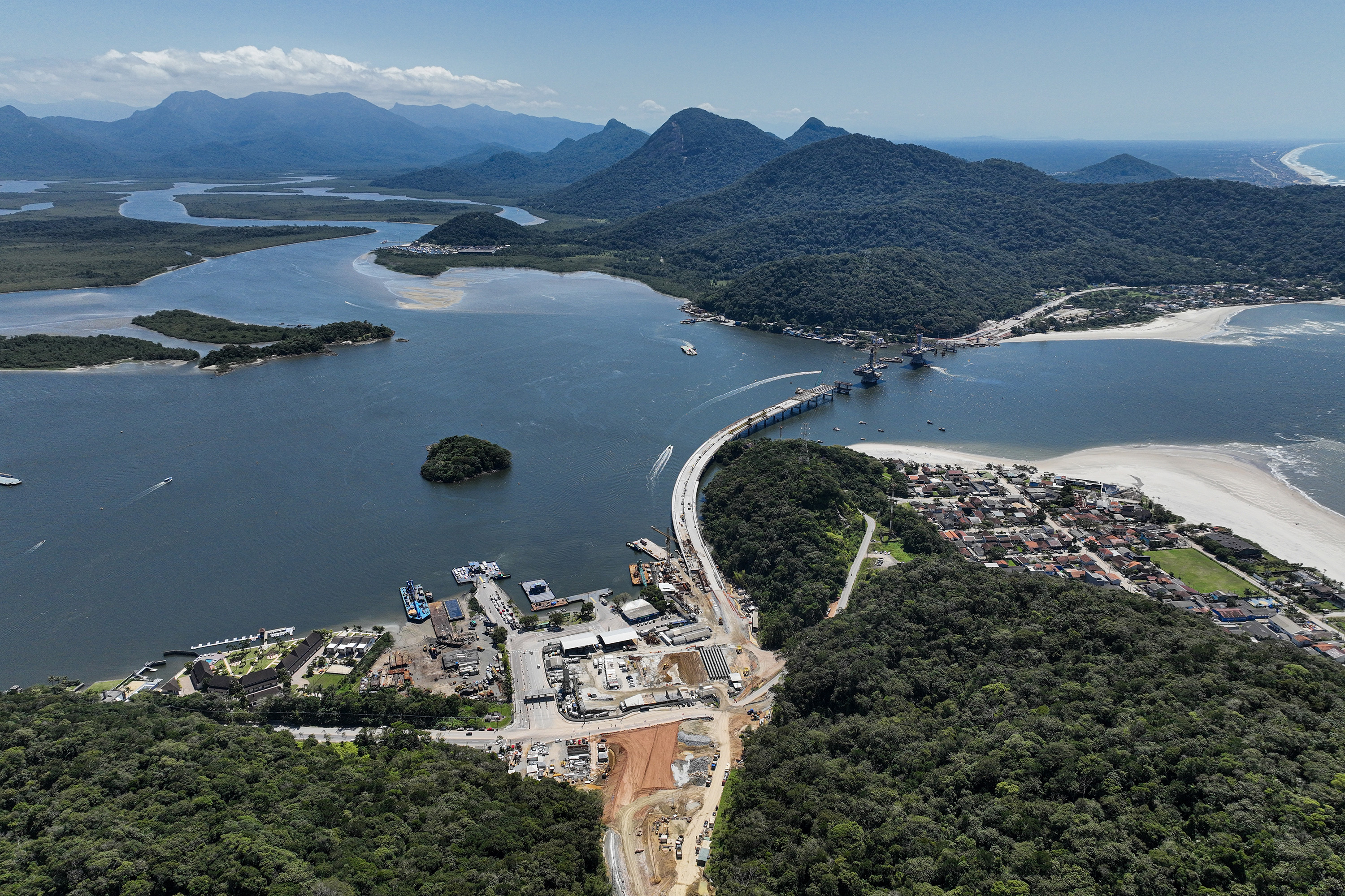 Obras da ponte de Guaratuba e acessos