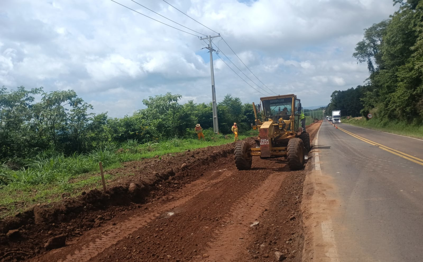 PR-180 serviços de terraplenagem entre Francisco Beltrão e Dois Vizinhos