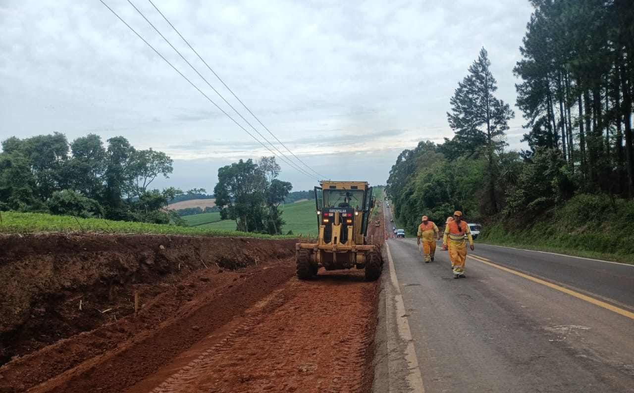 PR-180 serviços de terraplenagem entre Francisco Beltrão e Dois Vizinhos