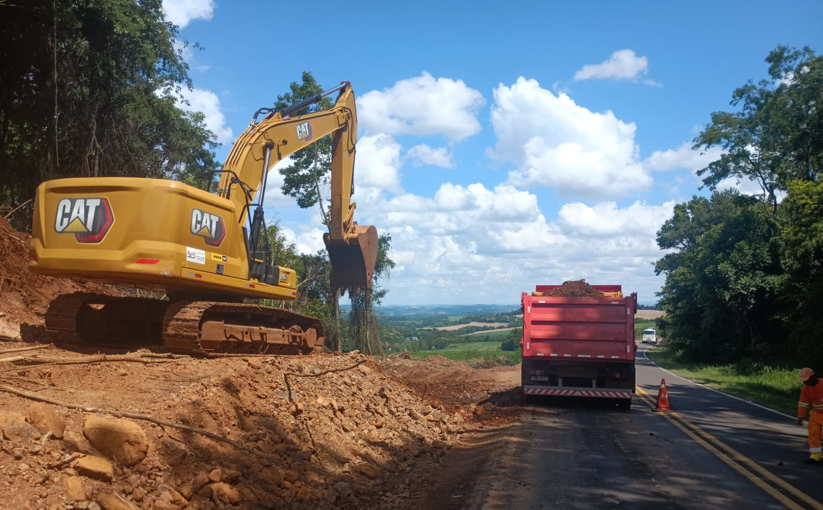 PR-180 serviços de terraplenagem entre Francisco Beltrão e Dois Vizinhos