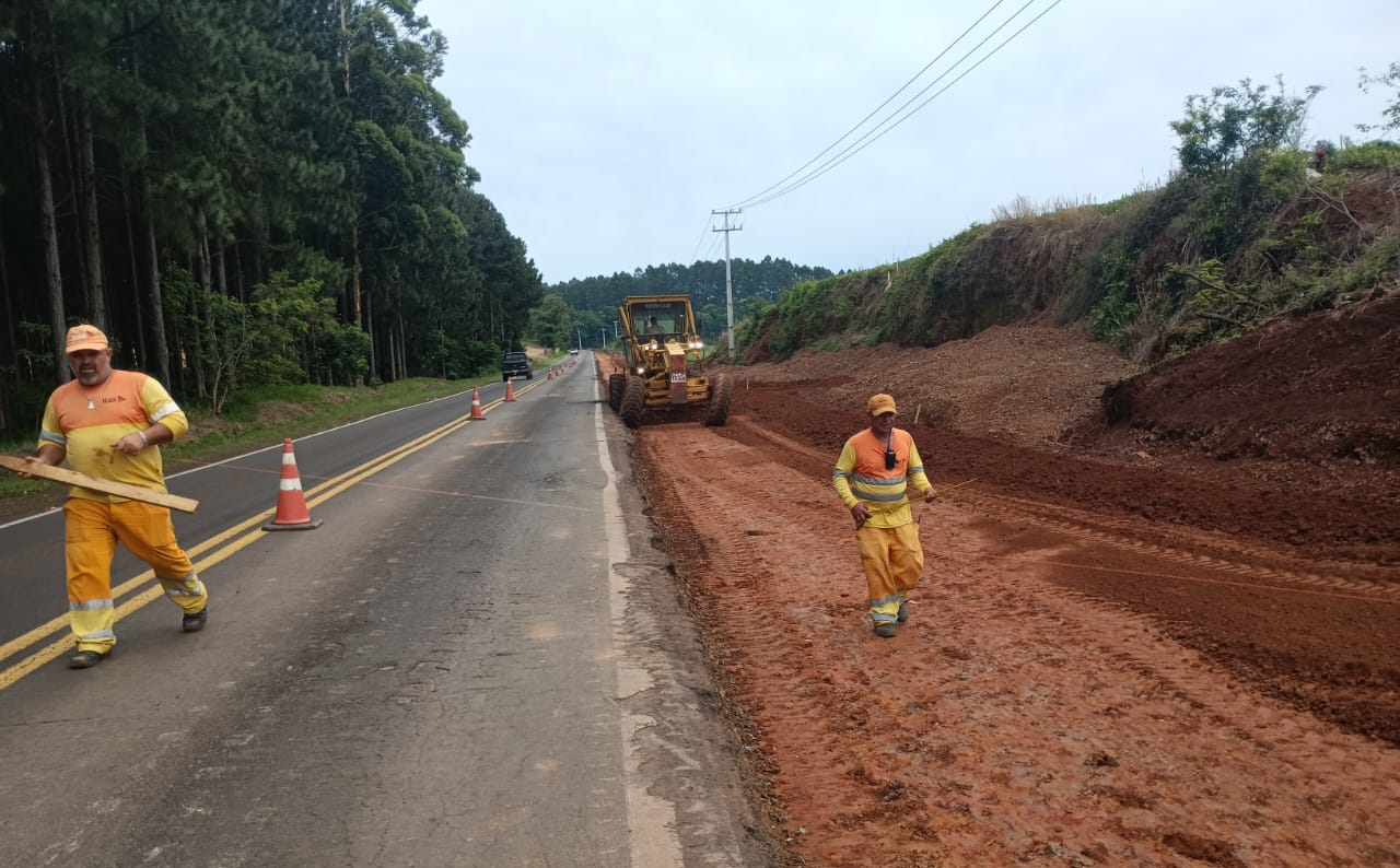 PR-180 serviços de terraplenagem entre Francisco Beltrão e Dois Vizinhos