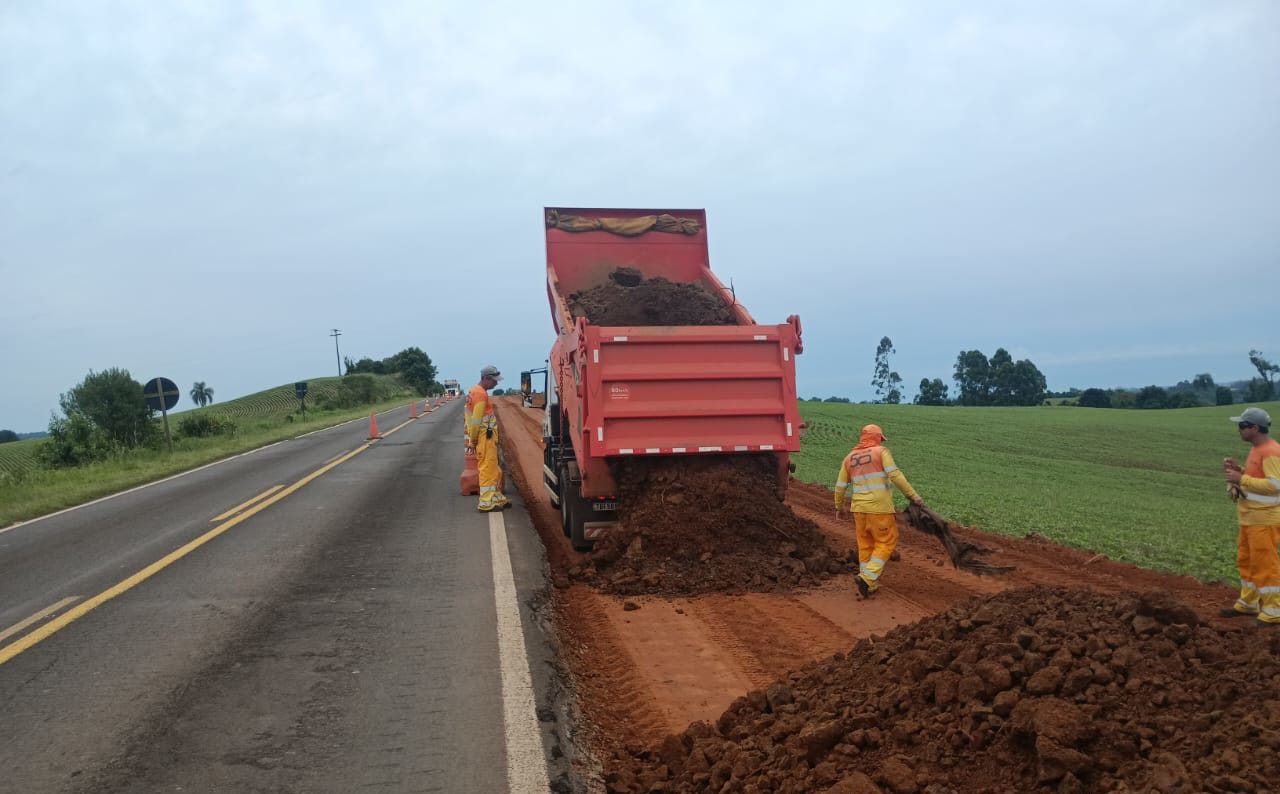 PR-180 serviços de terraplenagem entre Francisco Beltrão e Dois Vizinhos