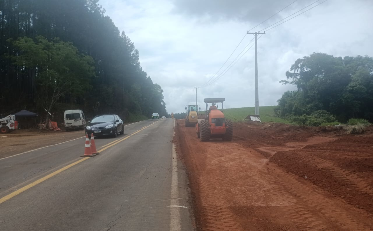 PR-180 serviços de terraplenagem entre Francisco Beltrão e Dois Vizinhos