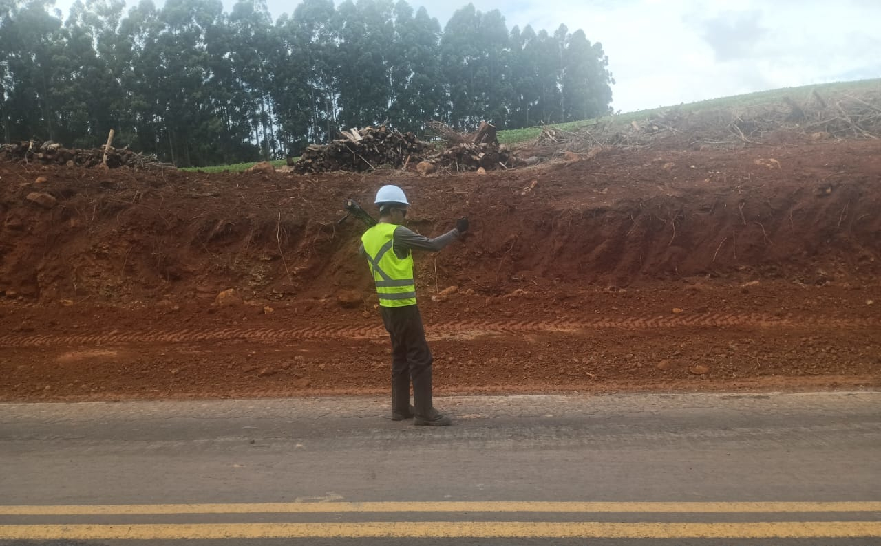 PR-180 serviços de terraplenagem entre Francisco Beltrão e Dois Vizinhos