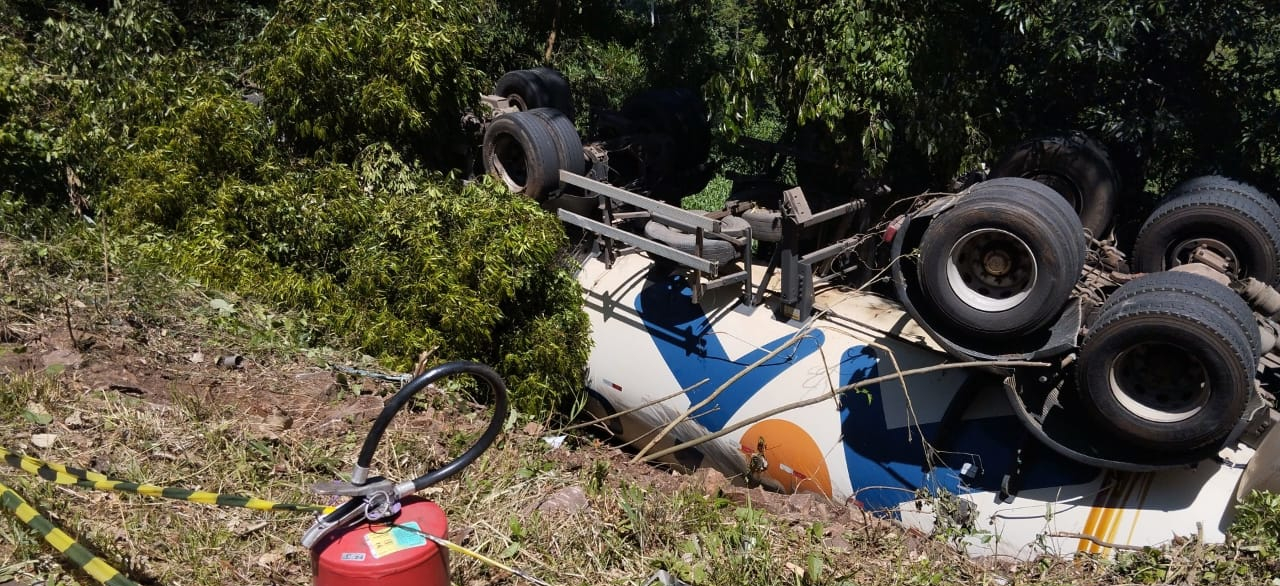 PR-182 em Salgado Filho retirada de caminhão