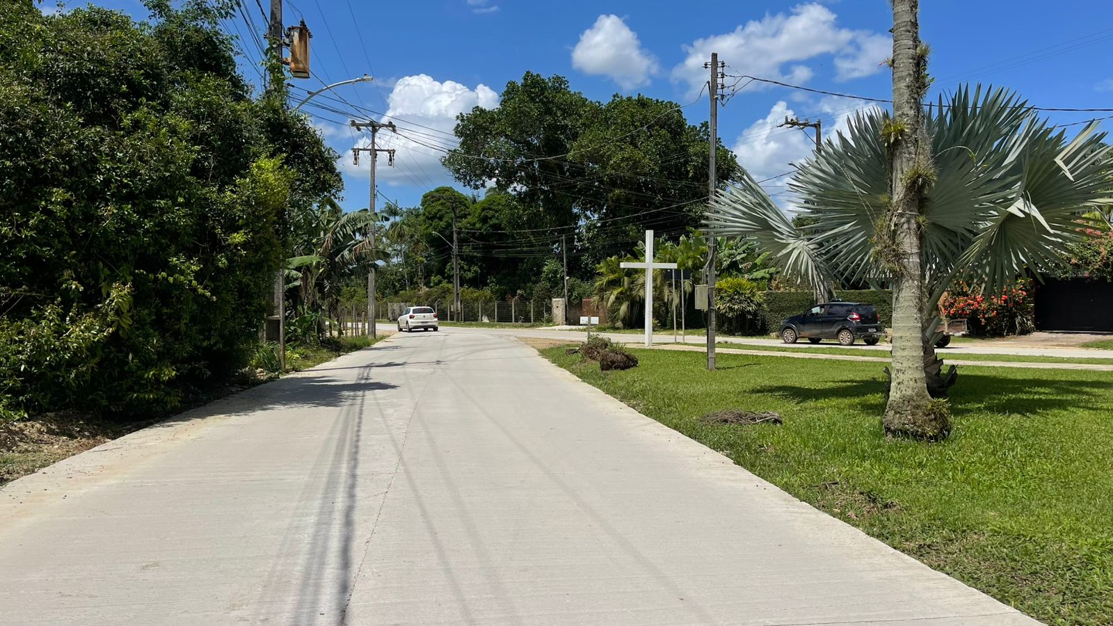Pavimentação em concreto da Estrada da América em Morretes