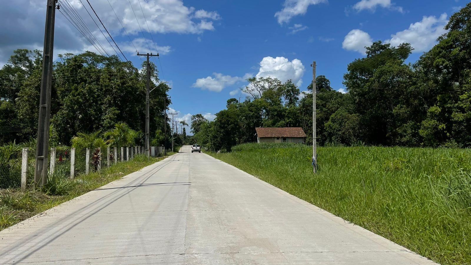 Pavimentação em concreto da Estrada da América em Morretes