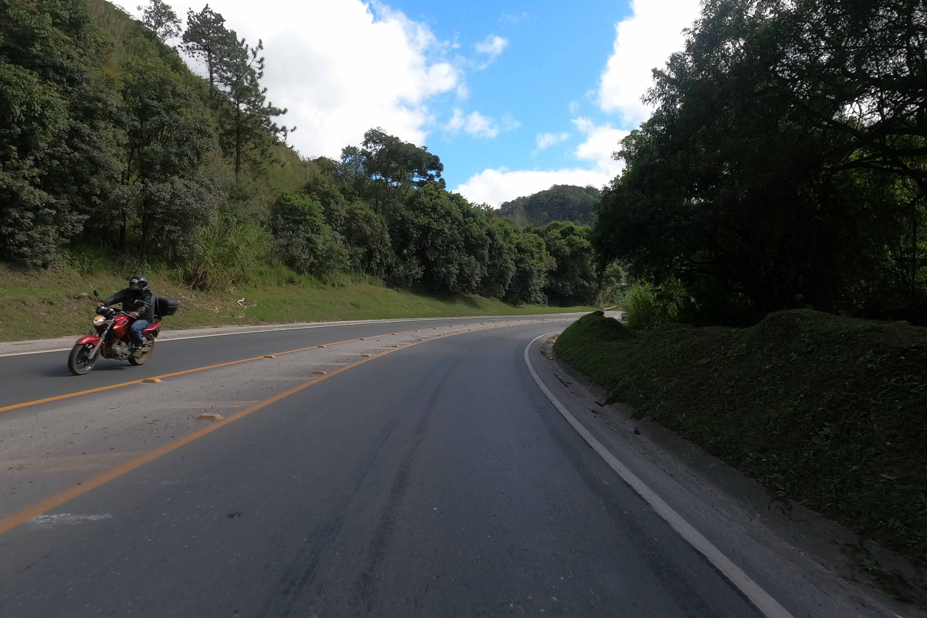 Rodovia dos Minérios em Almirante Tamandaré