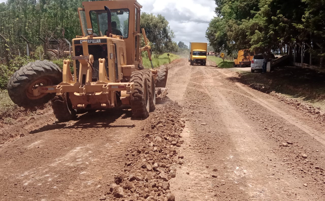 PR-151 entre Sengés e São José da Boa Vista, recebendo serviços de conservação de via não-pavimentada