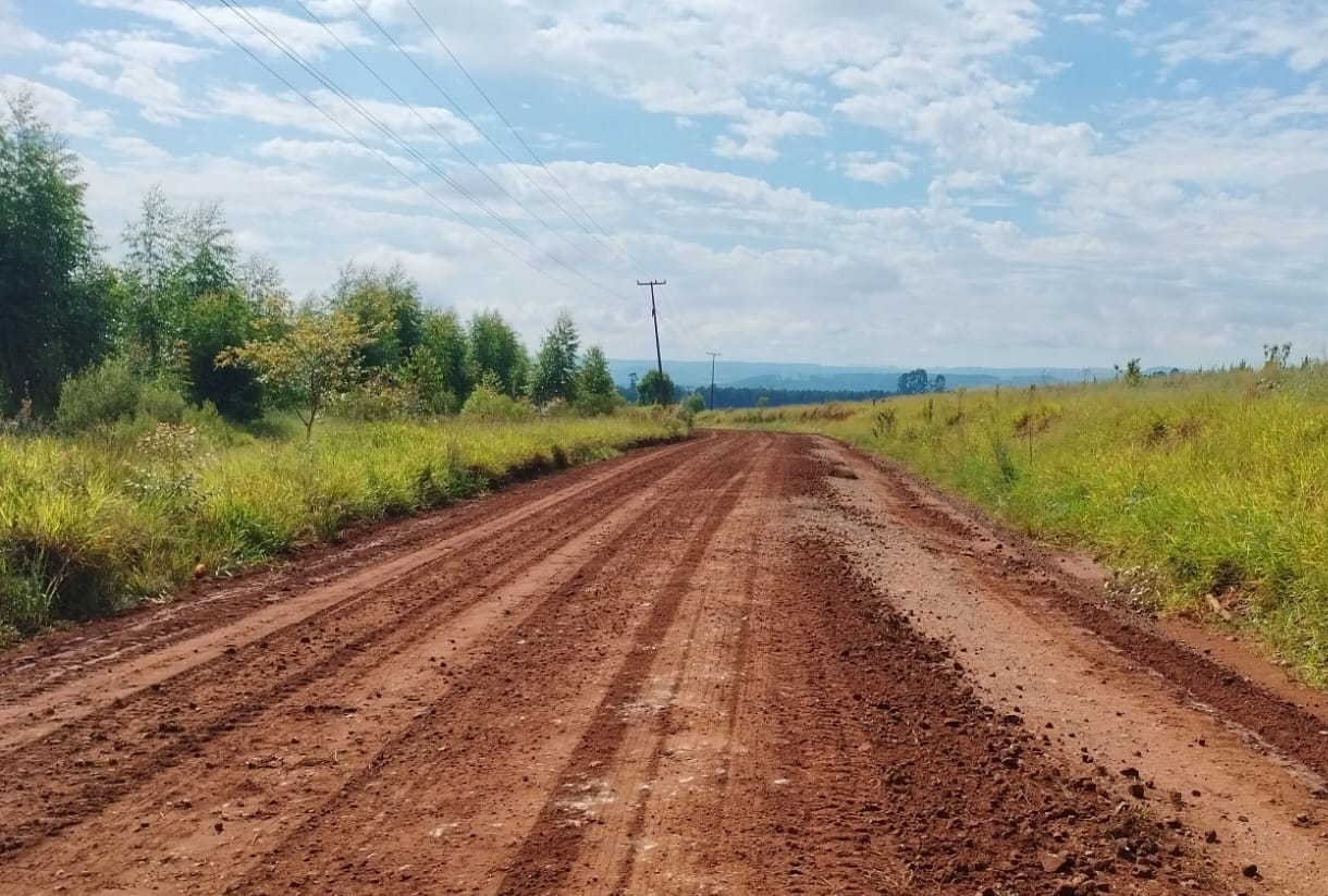 PR-151 entre Sengés e São José da Boa Vista, recebendo serviços de conservação de via não-pavimentada