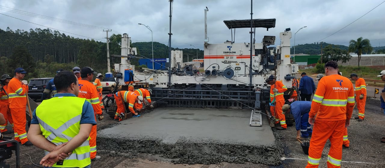 PRC-466 concretagem da pista em Pitanga