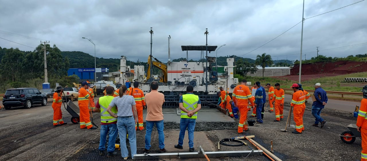 PRC-466 concretagem da pista em Pitanga