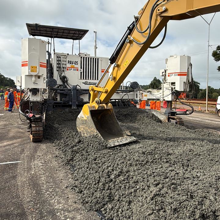 PRC-466 concretagem da pista em Pitanga