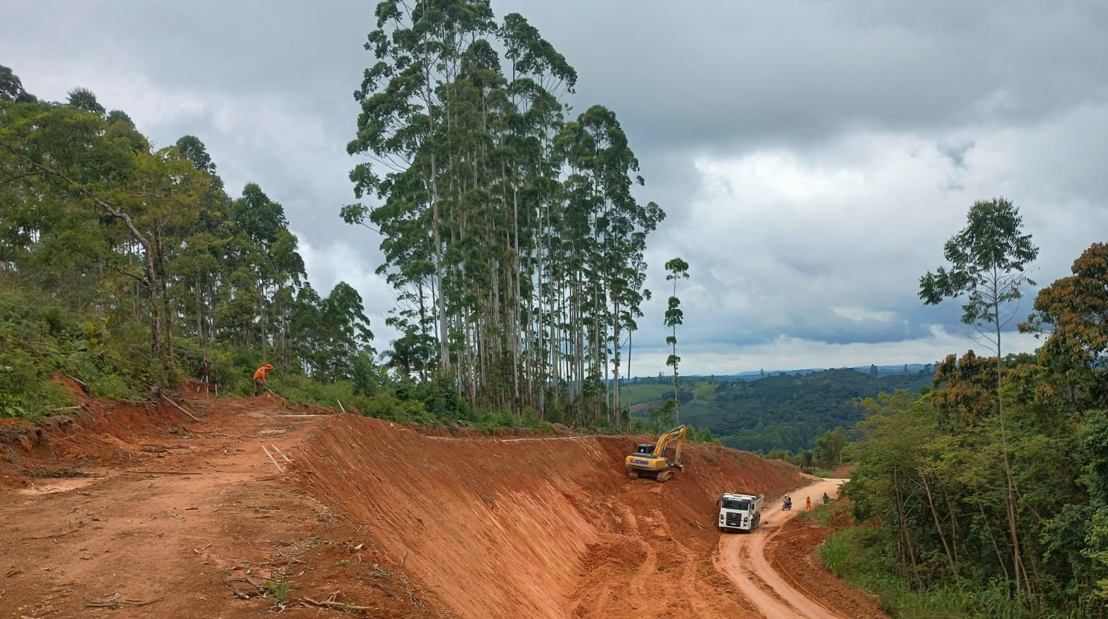 PR-092 em Doutor Ulysses obra de pavimentação