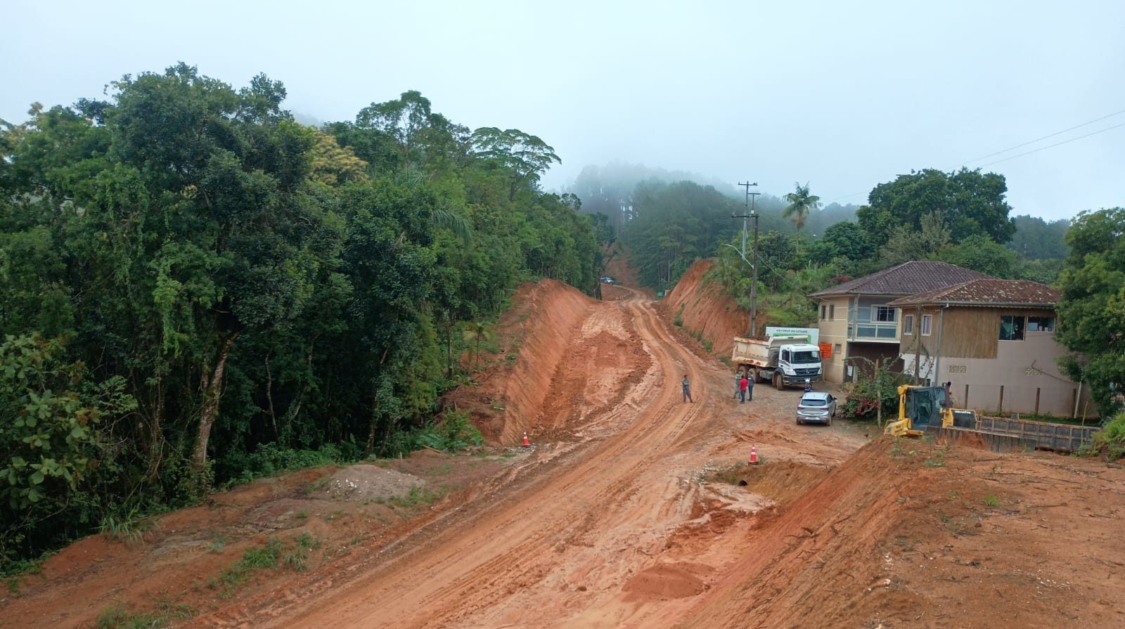 PR-092 em Doutor Ulysses obra de pavimentação