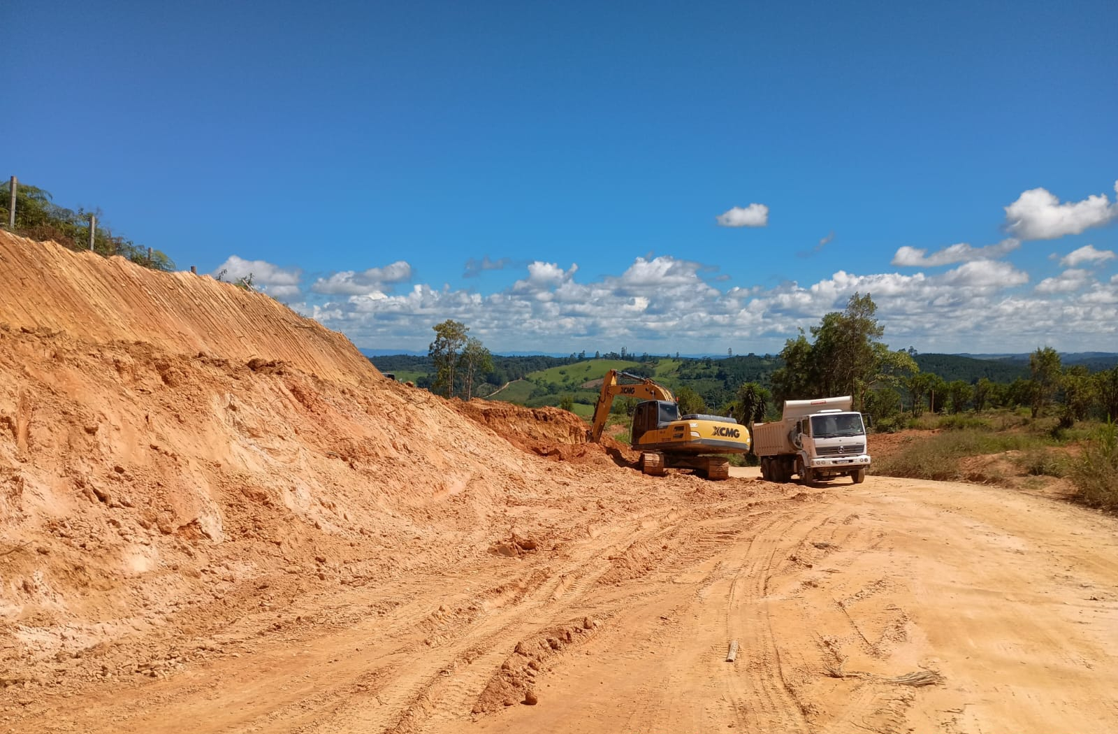 PR-092 em Doutor Ulysses obra de pavimentação