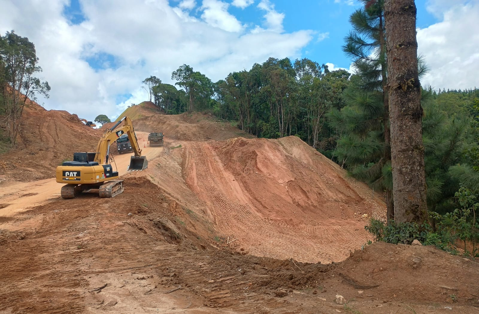 PR-092 em Doutor Ulysses obra de pavimentação