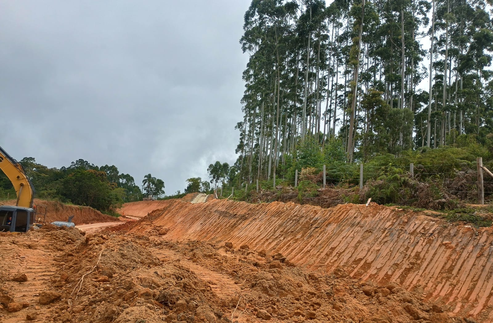 PR-092 em Doutor Ulysses obra de pavimentação