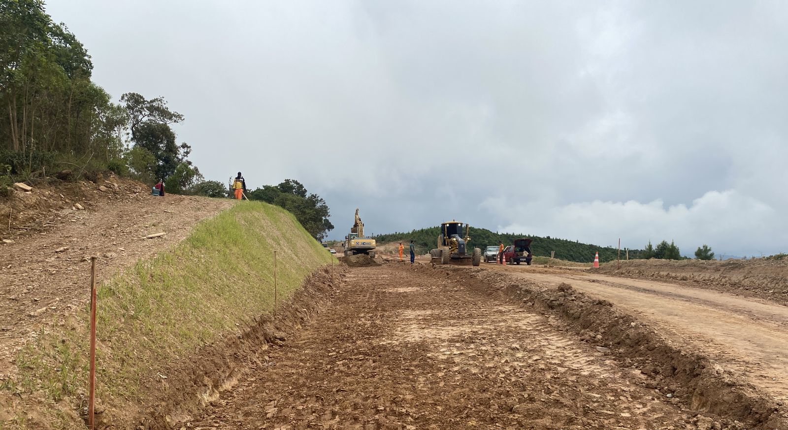 PR-092 em Doutor Ulysses obra de pavimentação