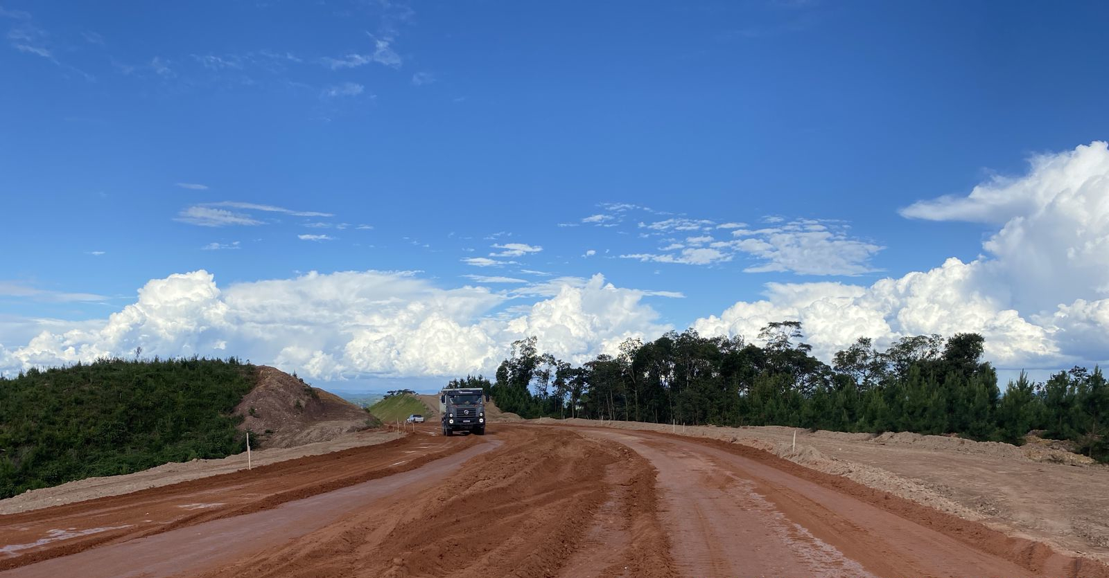 PR-092 em Doutor Ulysses obra de pavimentação