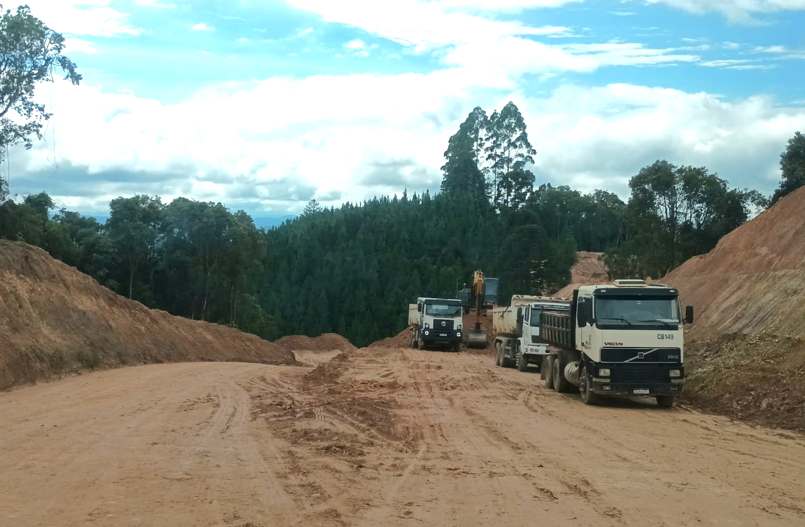 PR-092 em Doutor Ulysses obra de pavimentação