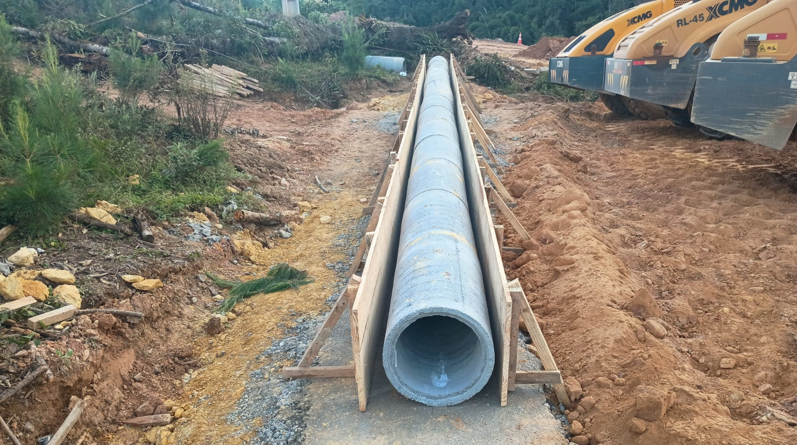 PR-092 em Doutor Ulysses obra de pavimentação