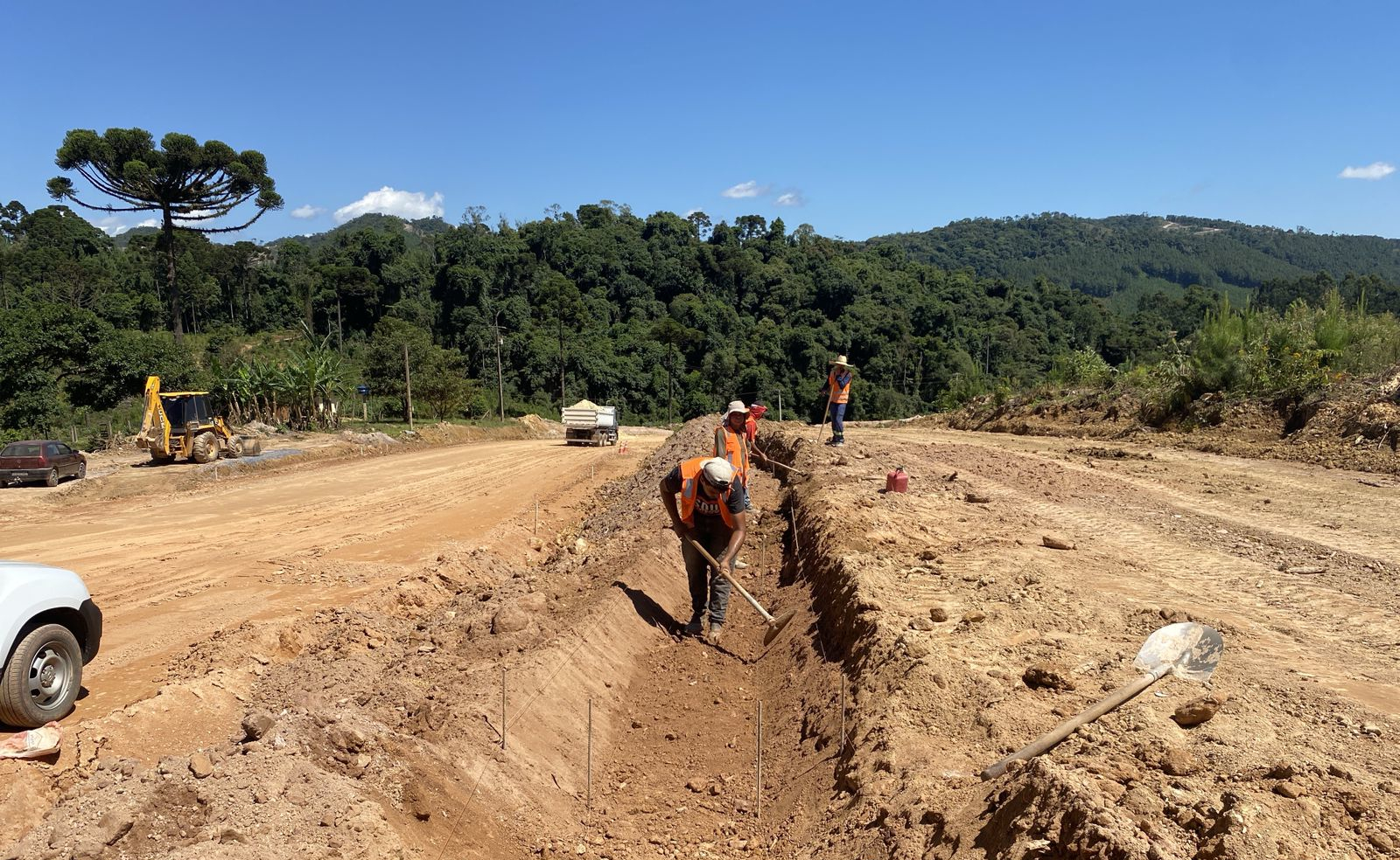 PR-092 em Doutor Ulysses obra de pavimentação