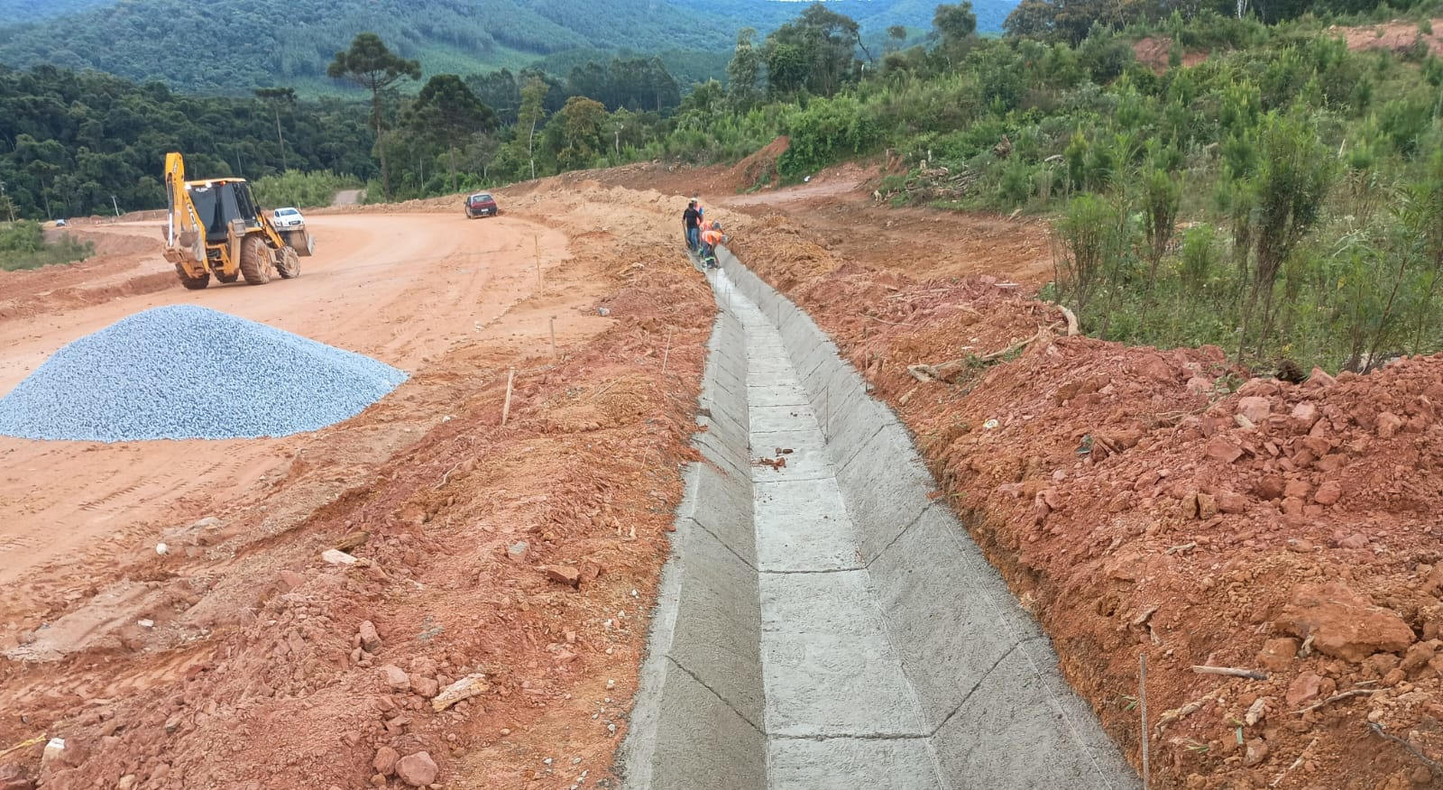 PR-092 em Doutor Ulysses obra de pavimentação