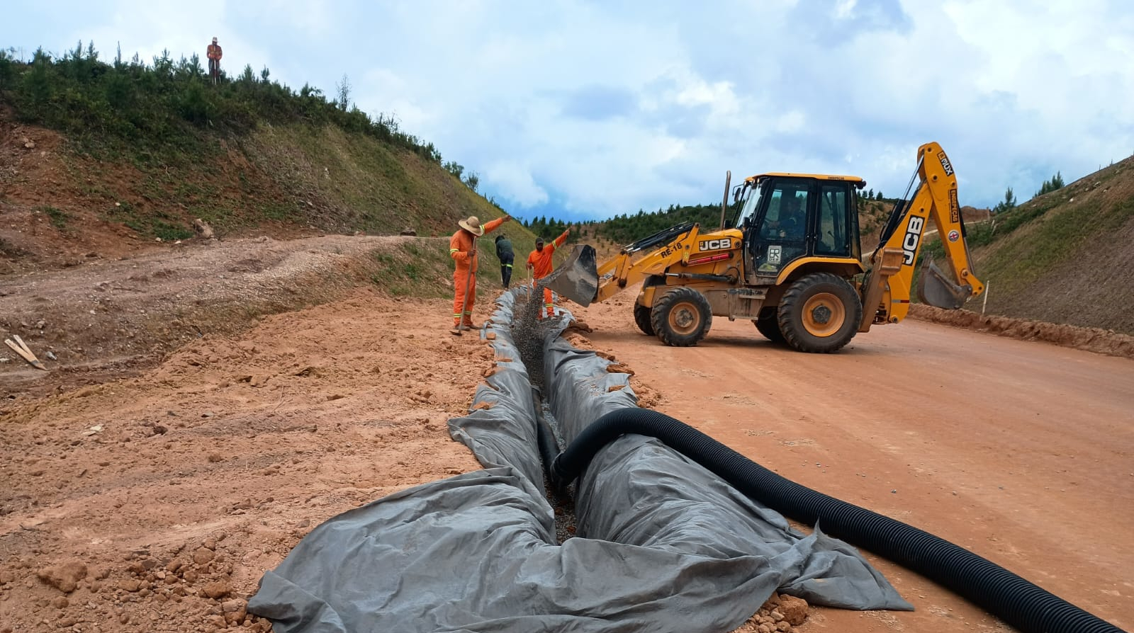 PR-092 em Doutor Ulysses obra de pavimentação