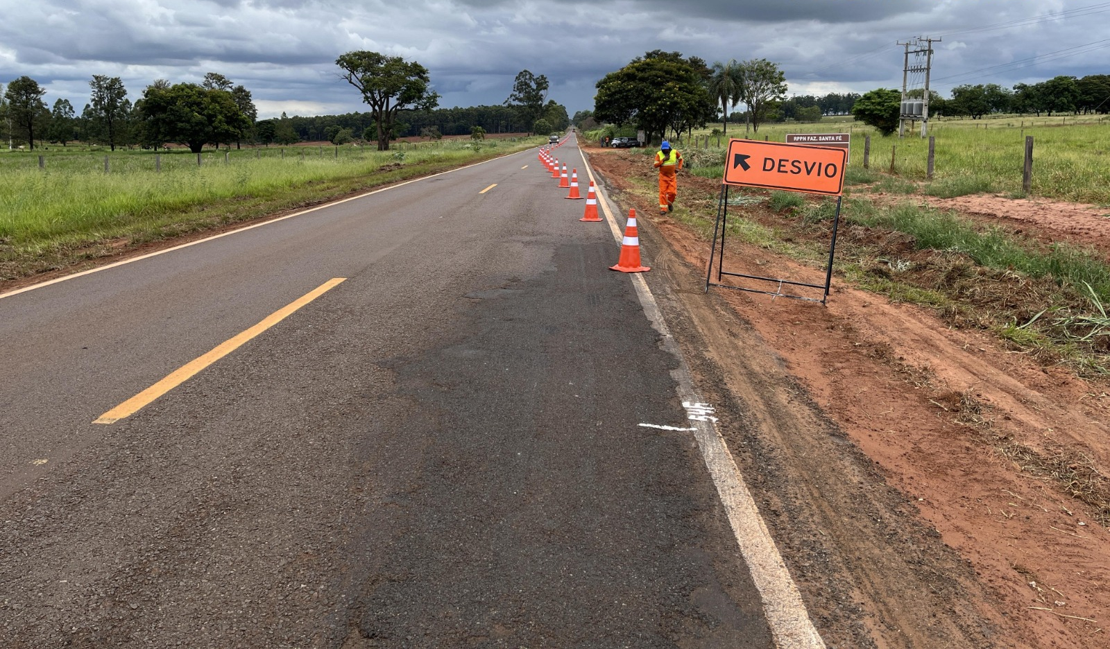 PR-218 desconfinamento lateral de bordo entre Santa Cruz do Monte Castelo e Querência do Norte