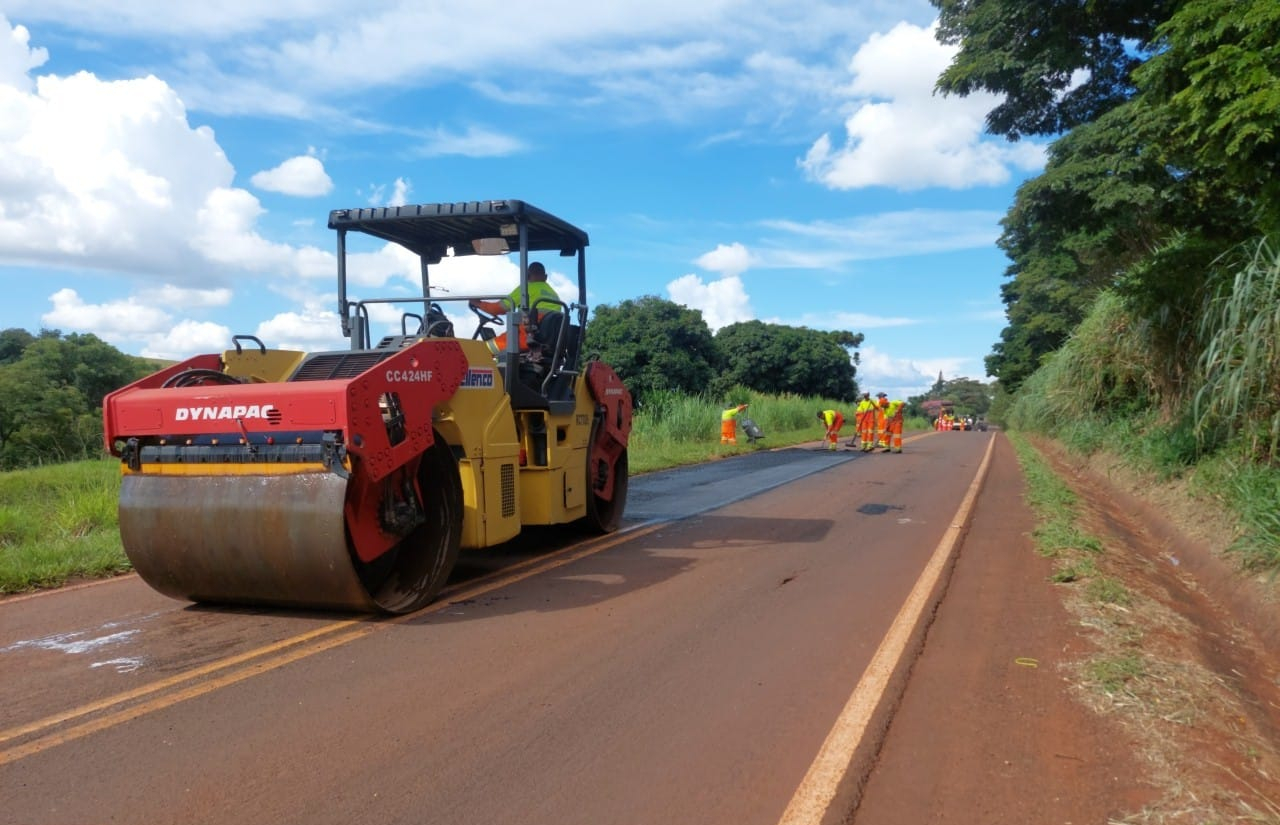 PR-439 conservação do pavimento entre Ribeirão do Pinhal e Santo Antônio da Platina
