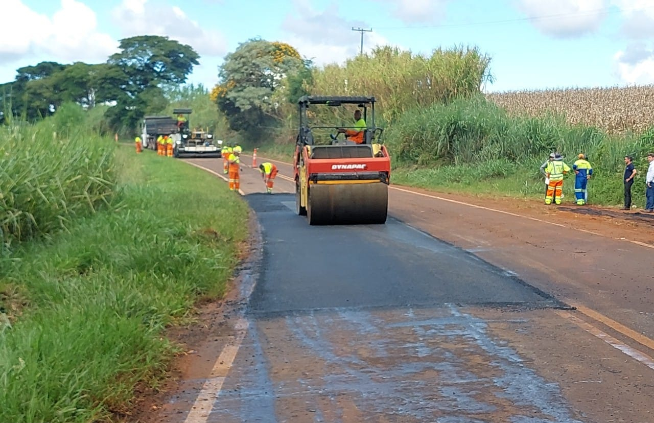 PR-439 conservação do pavimento entre Ribeirão do Pinhal e Santo Antônio da Platina