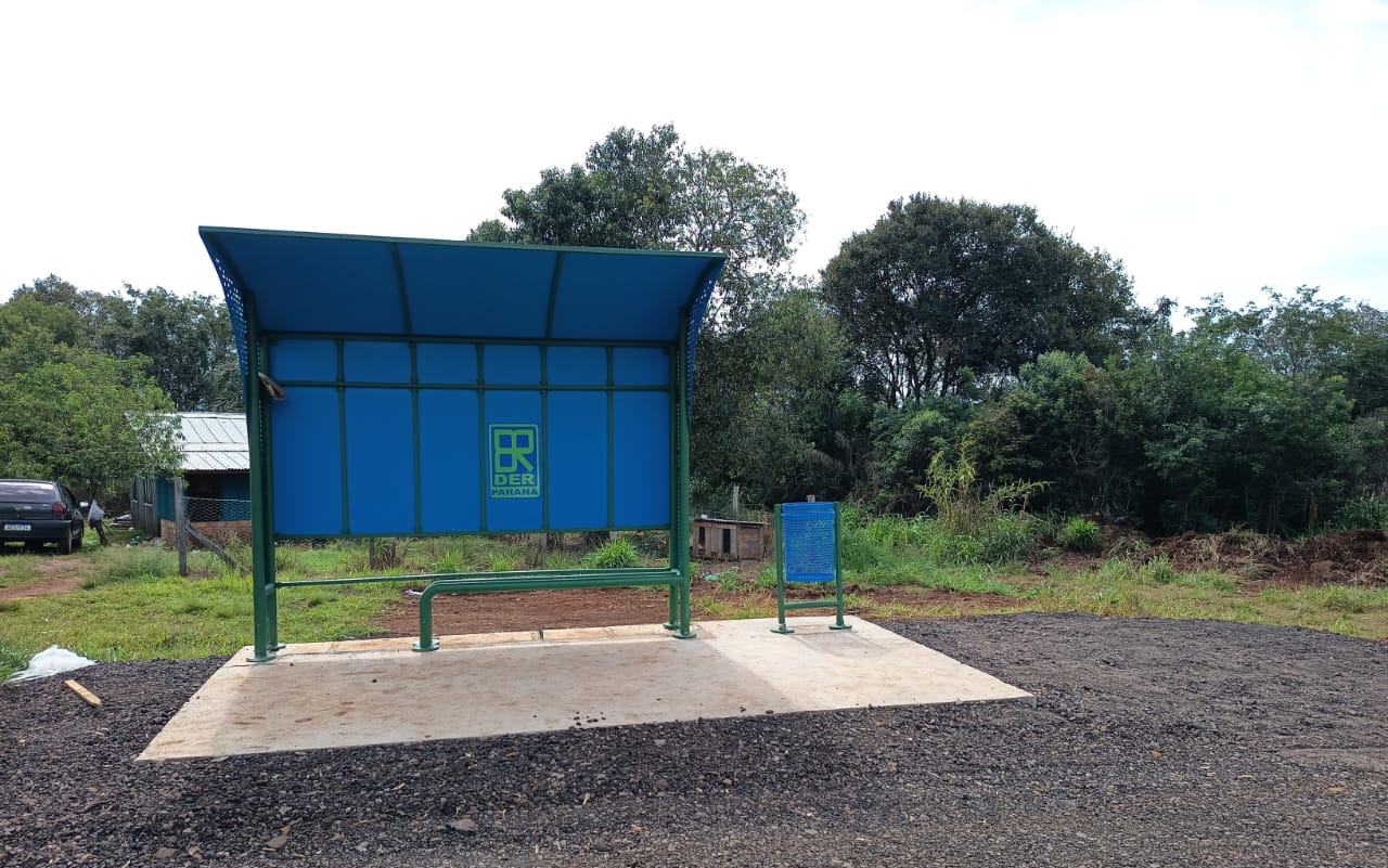 Novo abrigo para parada de ônibus na PR-473 em Nova Laranjeiras
