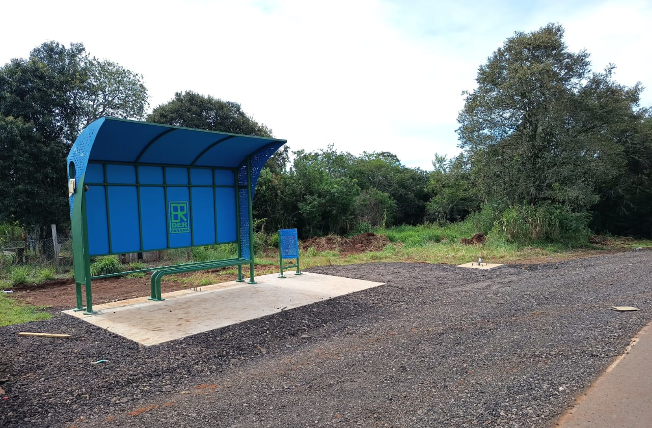 Novo abrigo para parada de ônibus na PR-473 em Nova Laranjeiras
