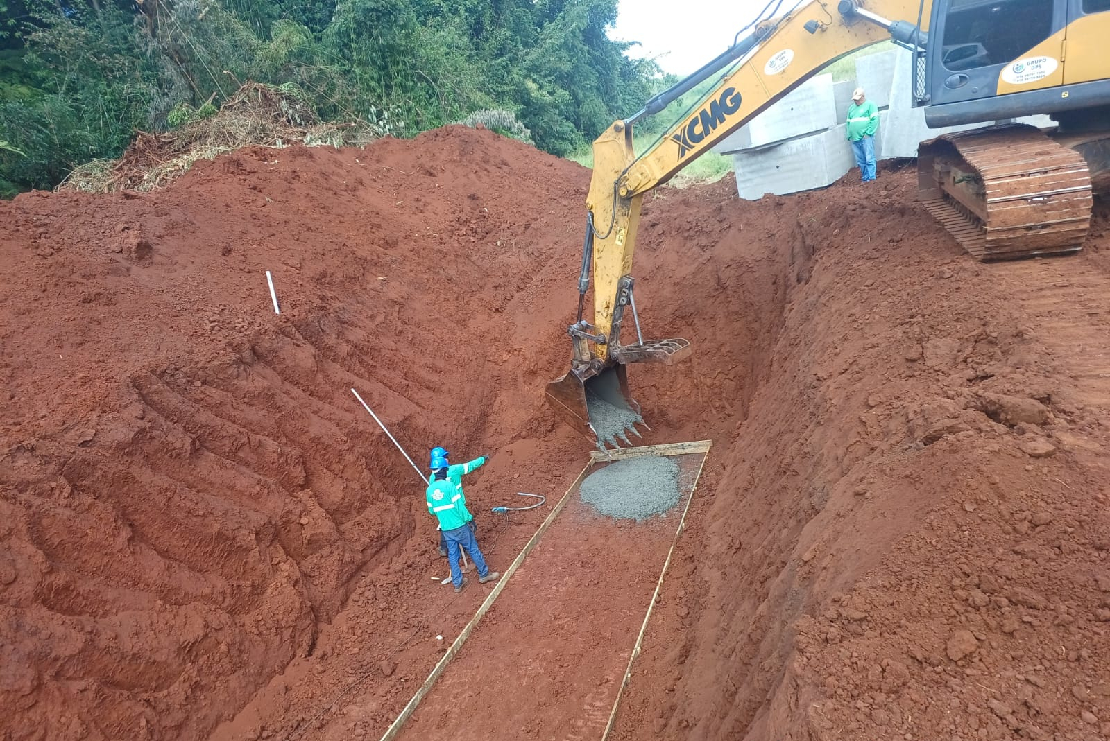 Contorno Noroeste de Pato Branco - construção de bueiro de concreto