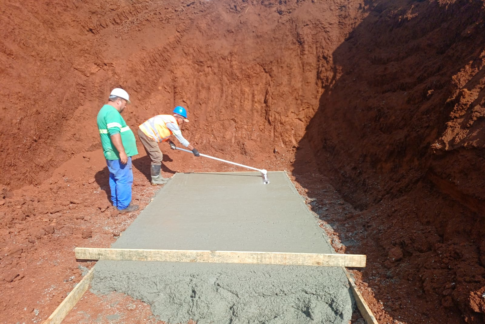Contorno Noroeste de Pato Branco - construção de bueiro de concreto